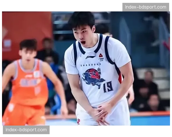 于德豪防守建功,赛后坦言“我的任务就是让对手不舒服” 于德豪防守建功,赛后坦言“我的任务就是让对手不舒服”