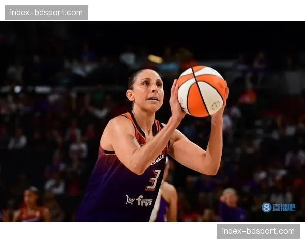 特写:最后一舞——菲尼克斯水星老将戴安娜·陶乐西的告别季前训练 特写:最后一舞——菲尼克斯水星老将戴安娜·陶乐西的告别季前训练