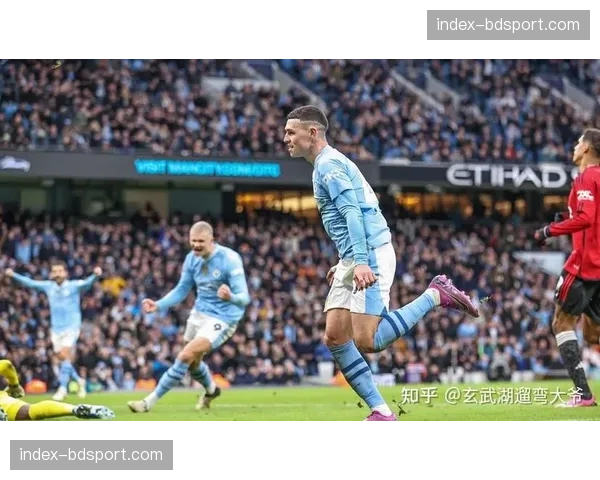 半场：曼市德比1-1，福登世界波扳平，拉什福德先拔头筹